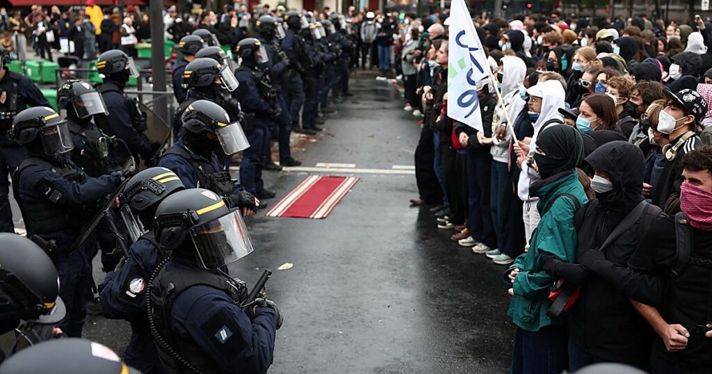 Los profesores se unen a las manifestaciones de los estudiantes en Francia