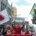 Lula recurre a un paquete billonario de medidas populistas y activa la calle para frenar a Flávio Bolsonaro