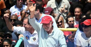 Lula y Bolsonaro llegan técnicamente empatados a la segunda vuelta de las elecciones en Brasil