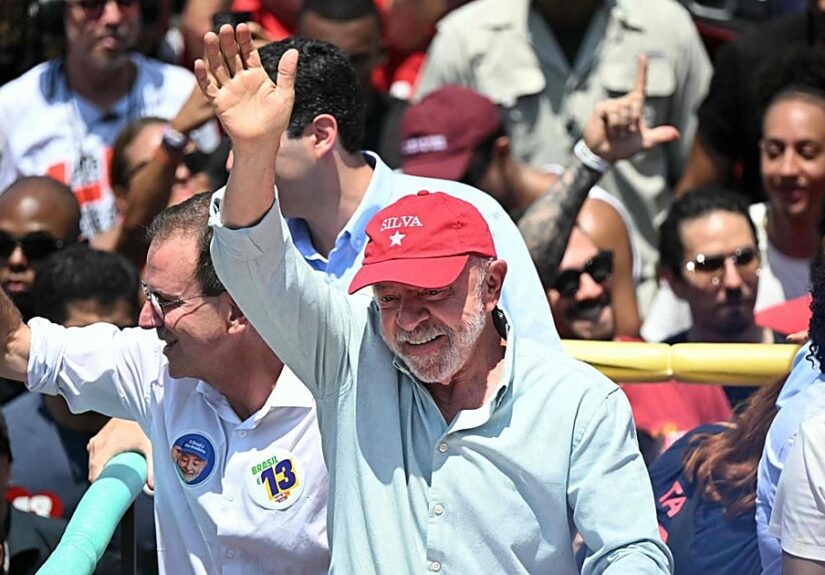 Lula y Bolsonaro llegan técnicamente empatados a la segunda vuelta de las elecciones en Brasil