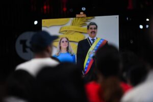 Maduro y Flores se declaran no culpables de represión sistemática y tortura ante el juez
