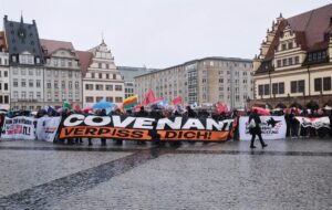 Manifestantes protestan contra una fábrica de misiles estadounidenses en Leipzig