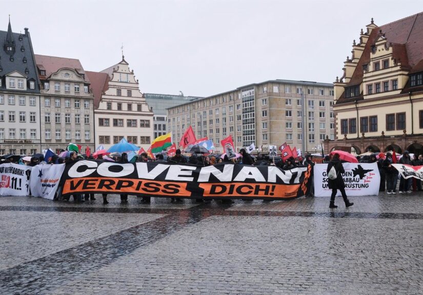 Manifestantes protestan contra una fábrica de misiles estadounidenses en Leipzig