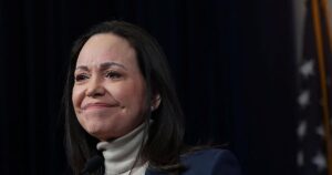 María Corina Machado denuncia que EE.UU. la ha excluido de las negociaciones sobre Venezuela