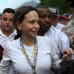 María Corina Machado visita la zona devastada de La Guaira por el doble terremoto