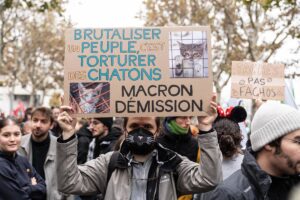 Más de 320.000 personas se manifiestan en toda Francia en el Tercer Acto de las protestas sociales