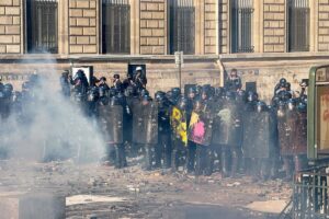 Más de 500.000 personas se manifiestan en toda Francia contra el Gobierno en medio de graves disturbios