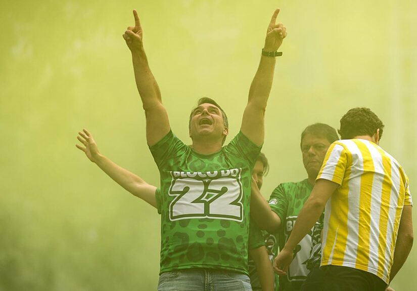 Megacárceles y prioridad al capital privado: este es el programa político de Flávio Bolsonaro