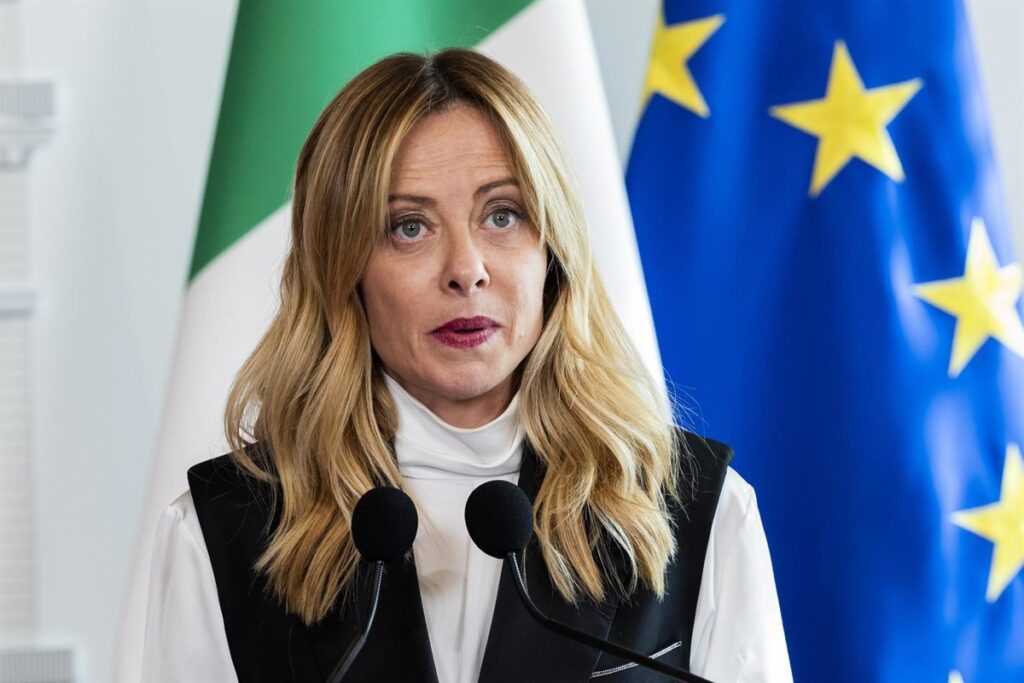 Meloni anuncia un acuerdo con los transportistas para desplegar ayudas para combustibles