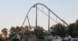 Muere una persona tras caer de una montaña rusa en el parque de Six Flags Over en Georgia (EE.UU.)