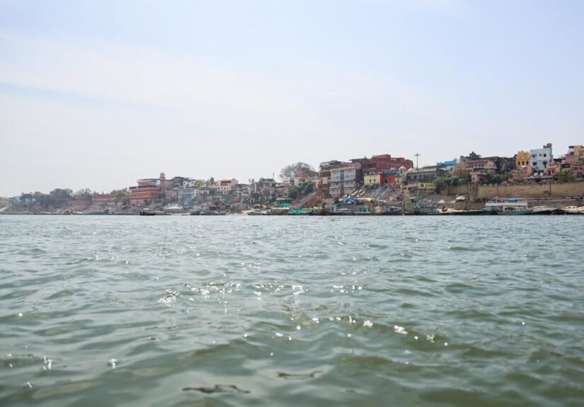 Mueren trece niños tras hundirse una embarcación en el río Ganges a su paso por el norte de India