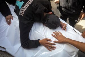 Mueren tres palestinos, uno de ellos de 14 años, en ataques de Israel en Gaza pese a la tregua en vigor