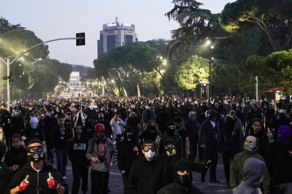Nuevas protestas masivas de estudiantes y profesores en Albania mientras Rama se abre al diálogo