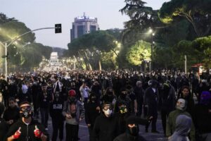 Nuevas protestas masivas de estudiantes y profesores en Albania mientras Rama se abre al diálogo