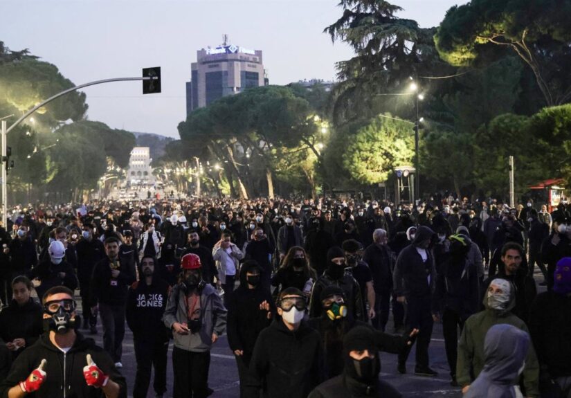 Nuevas protestas masivas de estudiantes y profesores en Albania mientras Rama se abre al diálogo