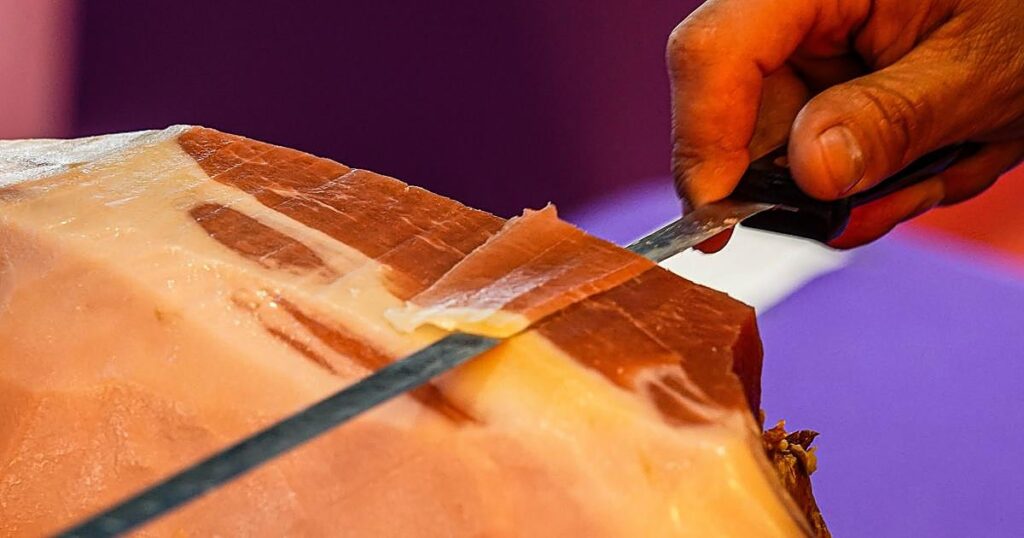 Polémica en Italia por la supresión de la carne de cerdo en menús escolares y la inclusión de cuscús y pollo al curri
