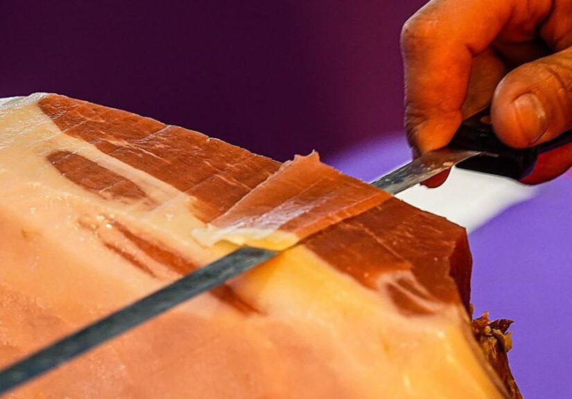 Polémica en Italia por la supresión de la carne de cerdo en menús escolares y la inclusión de cuscús y pollo al curri