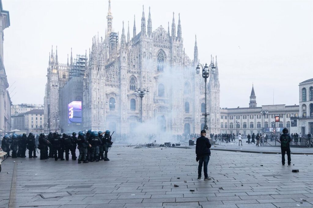 Protestas «violentas» contra el coste de la vida en Italia toman las calles de ciudades como Milán, Turín y Bolonia