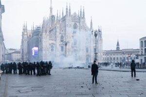 Protestas «violentas» contra el coste de la vida en Italia toman las calles de ciudades como Milán, Turín y Bolonia