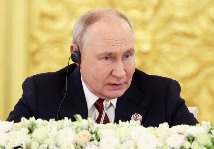 Putin acusa a Ucrania de provocar la crisis humanitaria en Oleshki al sembrar de minas los accesos a la ciudad