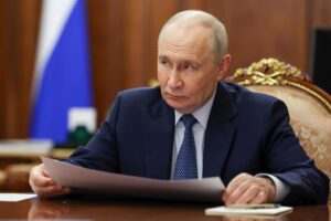Putin avisa que la economía rusa está bajo graves amenazas informáticas entre nuevos ataques a sus centros de datos