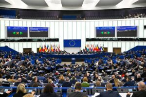 Registran oficinas de la ultraderecha en la Eurocámara por presunto fraude de fondos por el antiguo grupo de Le Pen
