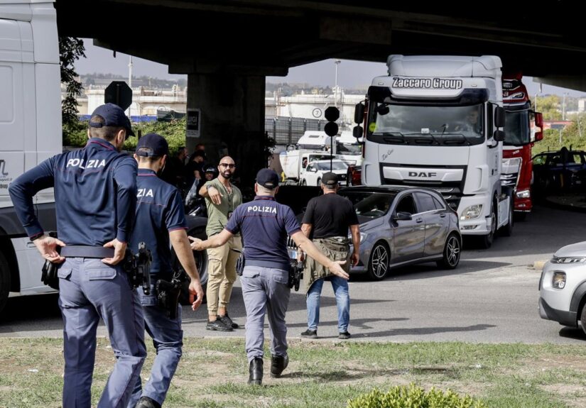 Transportistas levantan los bloqueos de carreteras en el sur de Italia tras el decreto de ayudas de Meloni