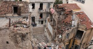 Tres detenidos por el derrumbe de un edificio en Atenas donde habían robado las tuberías del gas