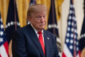 Trump arremete contra la nueva Nobel de la Paz y afirma que el «desacreditado» premio debería ser suyo