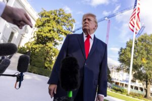Trump asegura que EEUU sigue compartiendo inteligencia con Ucrania y solo quiere que la guerra «se acabe»