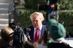 Trump descarta especulaciones de su enviado para Siria sobre un inminente ataque a Irán