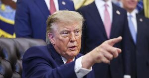 Trump dice que España sufre un «invasión» y Sánchez «no hace nada» para impedirla