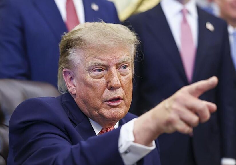 Trump dice que España sufre un «invasión» y Sánchez «no hace nada» para impedirla