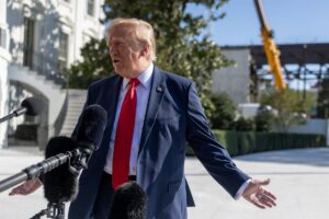 Trump dice «respetar» a Libia 24 horas después de llamarlo «país de mierda»