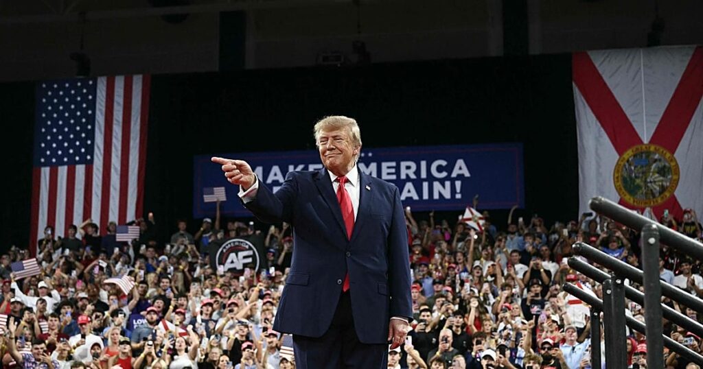 Trump hace campaña en Florida ante el creciente rechazo de los hispanos a las redadas migratorias