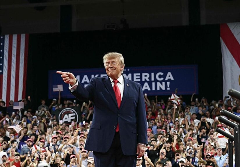 Trump hace campaña en Florida ante el creciente rechazo de los hispanos a las redadas migratorias