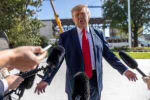 Trump tacha a Obama de «sumamente incompetente» tras sus críticas a la guerra contra Irán