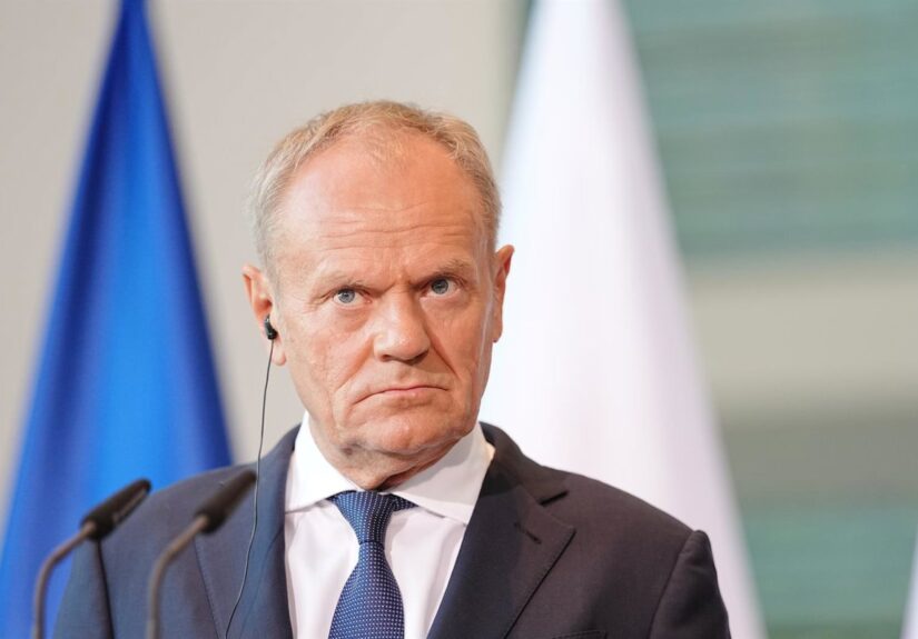 Tusk justifica la intervención en el Constitucional y atribuye la crisis al PiS y a «bots rusos»