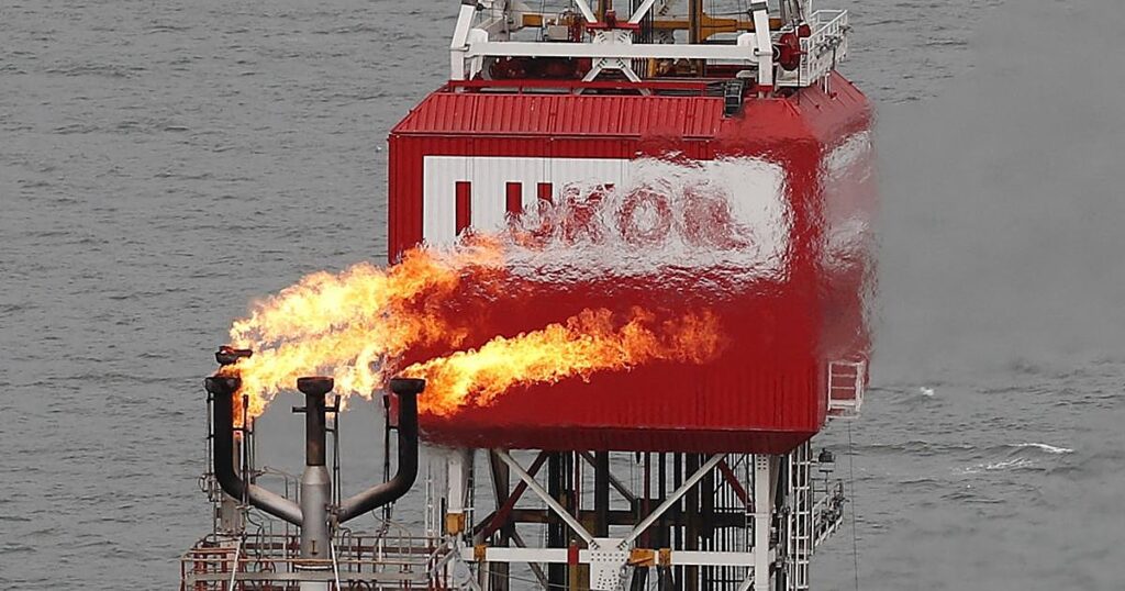 Ucrania ataca una terminal petrolera en Rusia después del acuerdo entre Putin y Trump
