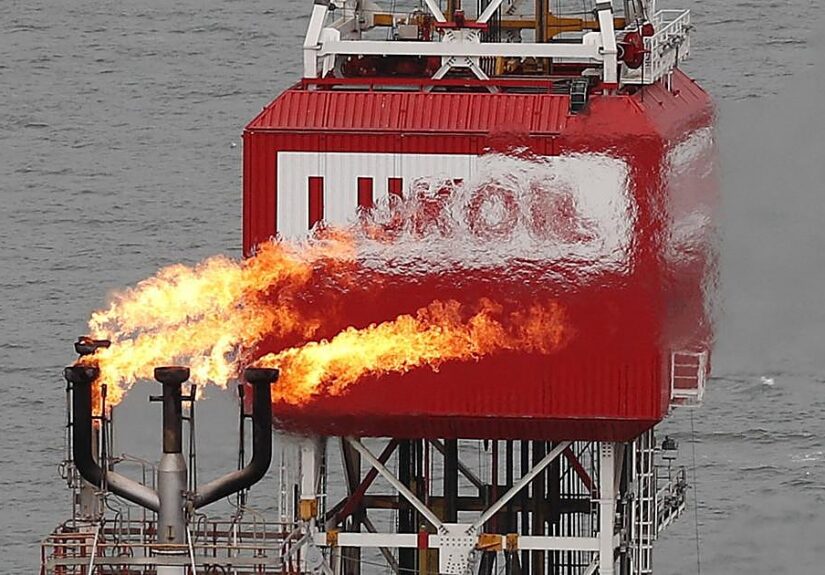 Ucrania ataca una terminal petrolera en Rusia después del acuerdo entre Putin y Trump