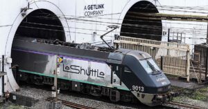 Un choque entre un autobús y un tren deja 19 heridos en el lado francés del túnel del canal de la Mancha