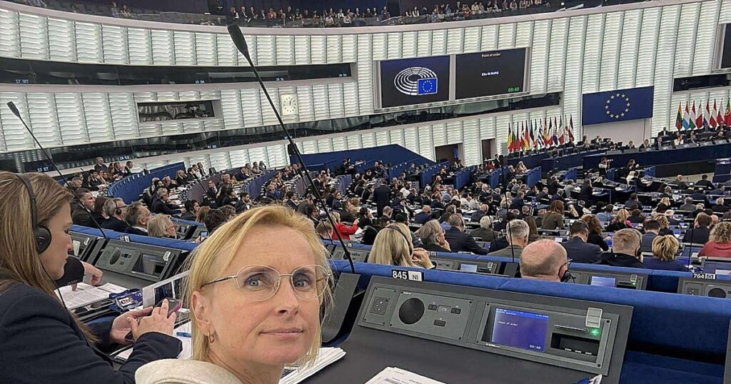 Una comunista checa se pasa al grupo de Vox en el Parlamento Europeo