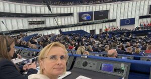 Una comunista checa se pasa al grupo de Vox en el Parlamento Europeo