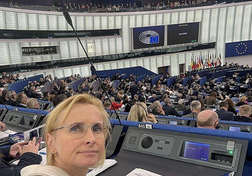 Una comunista checa se pasa al grupo de Vox en el Parlamento Europeo