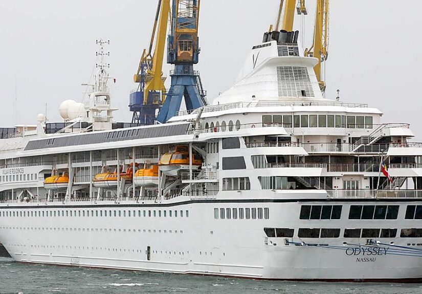 Unos 200 pasajeros de un crucero de lujo, abandonados en Camboya porque la empresa se quedó sin dinero