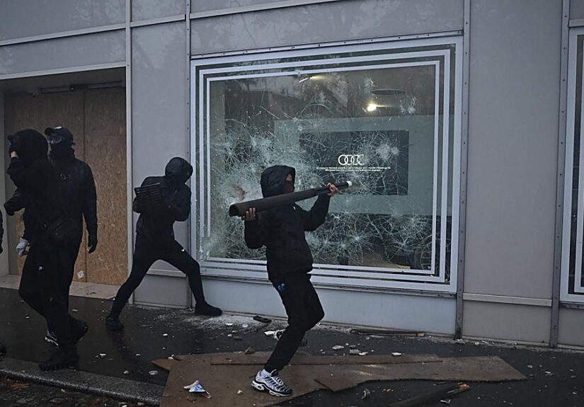 de las cargas policiales a una cerveza al grito de «¡viva la libertad!»