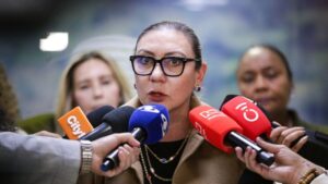 directora del ICBF lanza fuertes mensajes tras protestas frente al Museo Nacional