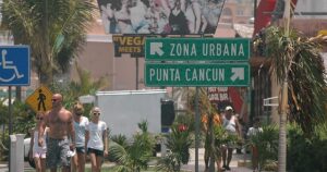la inseguridad y el sargazo lastran el turismo en México