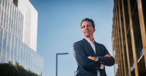 los 5.000 kilómetros que un empresario español anima a nadar por los niños huérfanos