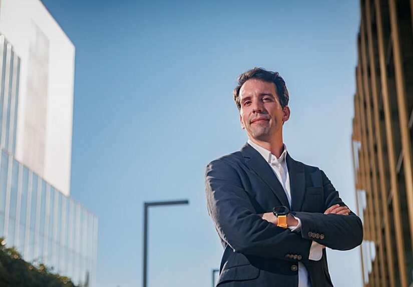 los 5.000 kilómetros que un empresario español anima a nadar por los niños huérfanos